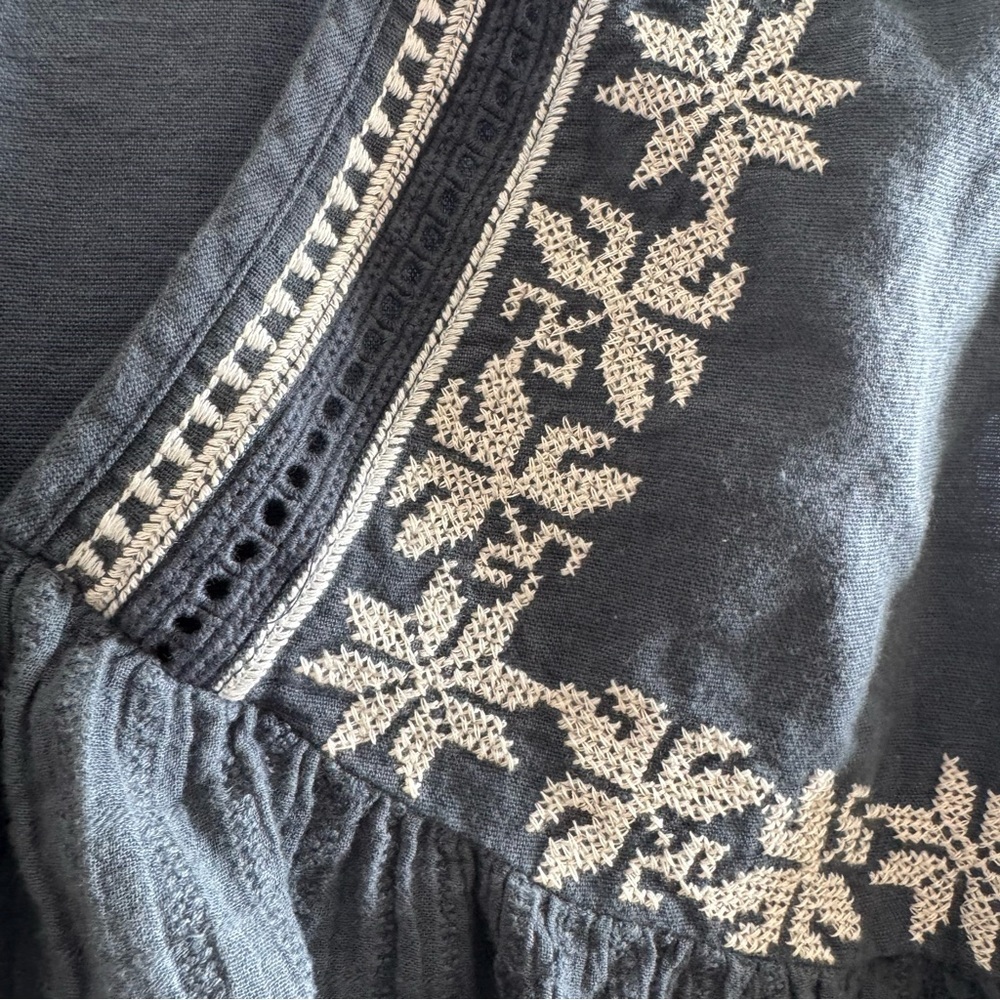 Lucky Brand  RuchedShoulder Deep V Neck Top size Large - Picture 6 of 7